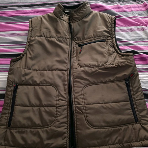 Men's khaki vest like new, lightweight and comfortable size L