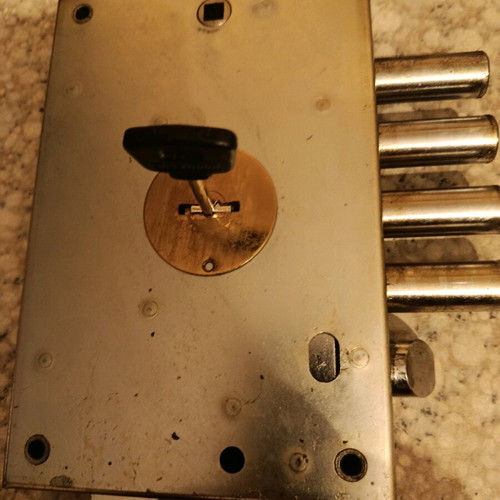 Lock for armored door like new with 5 keys
