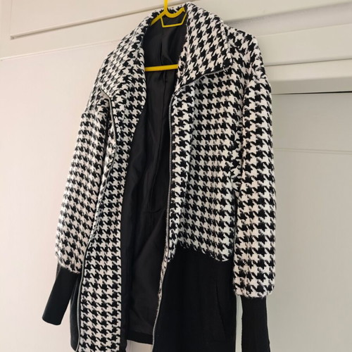 Women's coat XL black and white like new