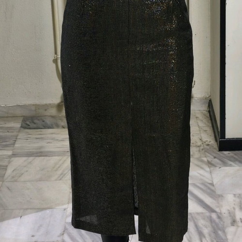 Pencil skirt like new, black with gold details