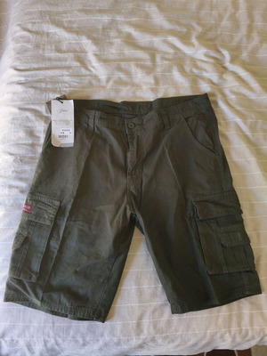 Ανδρική βερμούδα cargo καινούργια, μέγεθος 36, army green