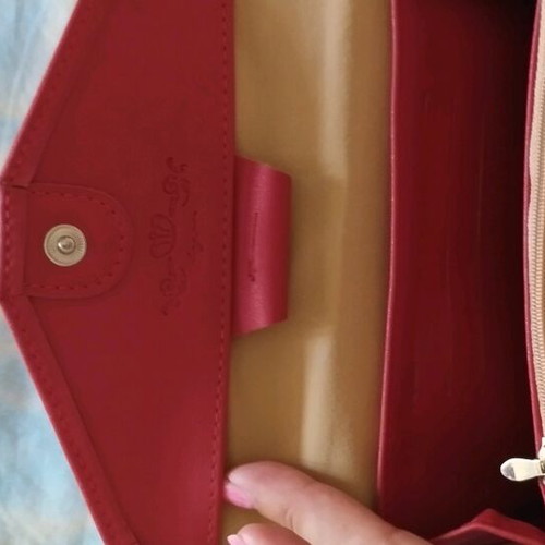 Wallet red like new with multiple compartments