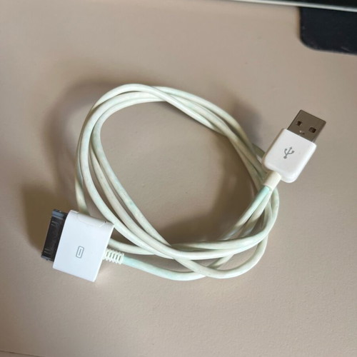 Apple iPod cable used in good condition