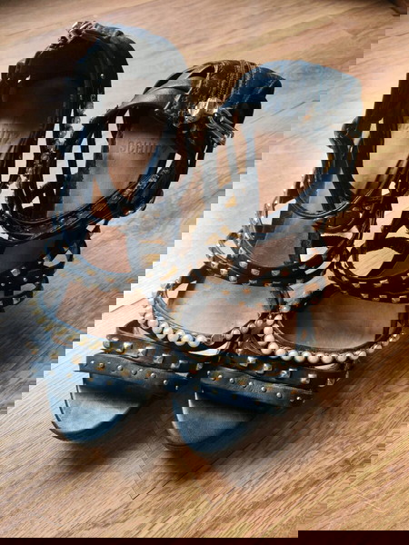 Γόβες Schutz