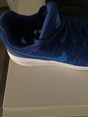Nike sneakers athletic like new, size 41.5