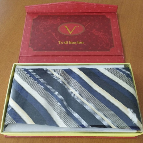 Te di hua lun silk men's tie new in box, navy blue stripes