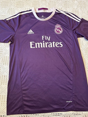 Real Madrid 2016-2017 jersey like new, official replica, size XL