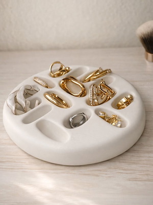 Кръгла минималистична кутия за бижута нова, бяла с отделения