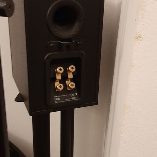 B&W 686 and Prologue Kef IQ6C speakers like new