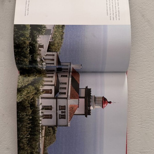 Lighthouses book new, English