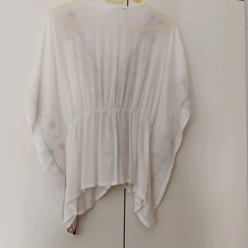 White tunic with embroidery one size like new