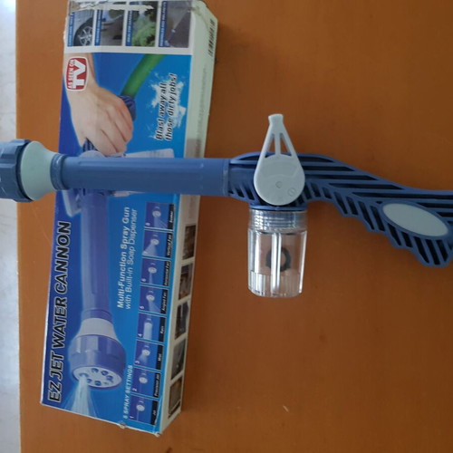 Ez Jet Water Cannon water pressure gun new with 8 nozzles