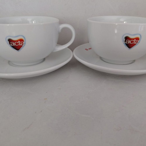 Lacta ceramic cup set like new with saucers