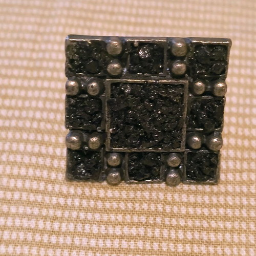 Large ring with stones like new, impressive