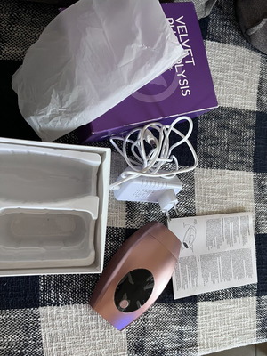 Laser hair removal device like new, suitable for all skin tones