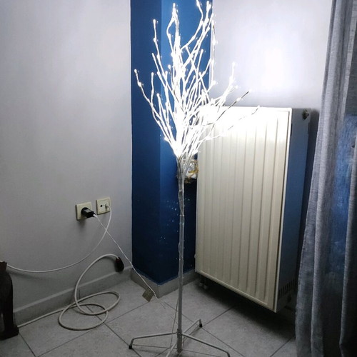 Tree floor lamp like new, white with adjustable branches