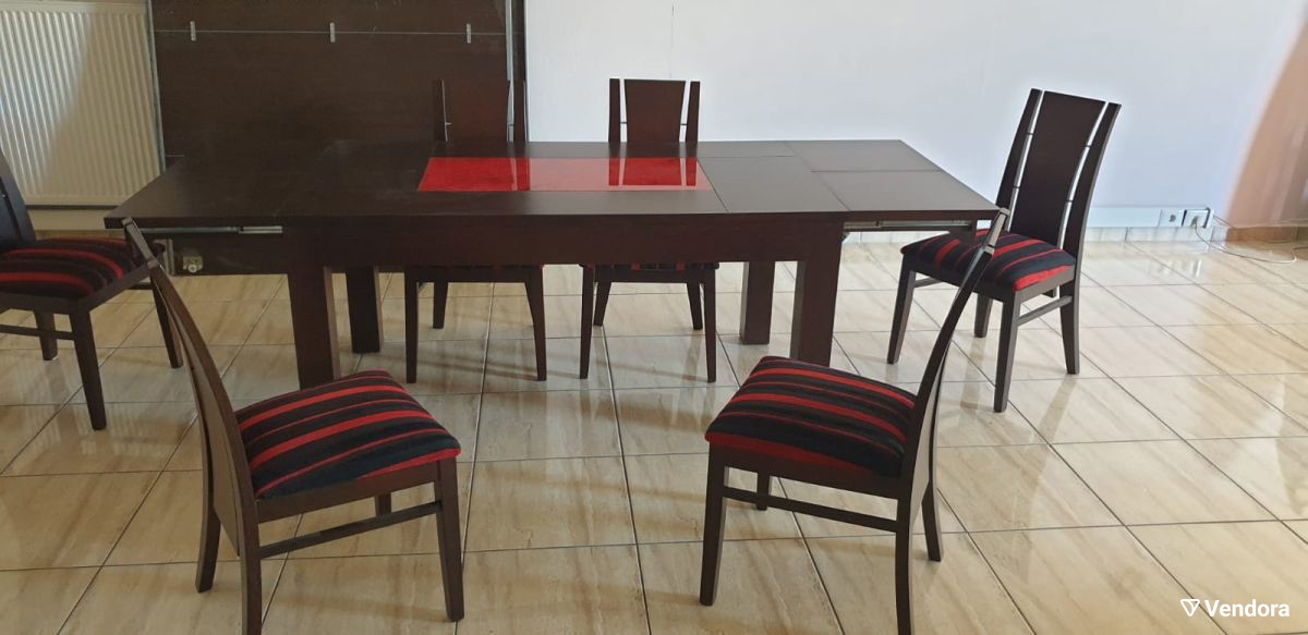 Τραπεζαρία με έξι καρέκλες μεταχειρισμένη € 750,00