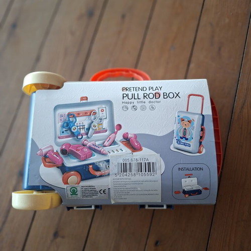 Doctor Playset new, 11 pieces, suitcase toy