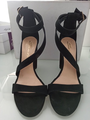 Black women's Sante sandal size 39 like new