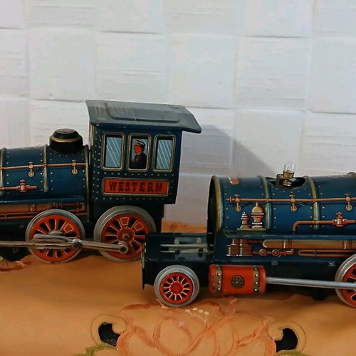 Western Trade Mark Modern Toys used, set of 2 pieces