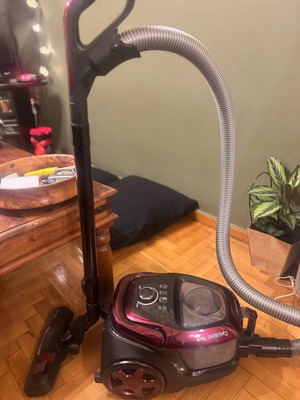 Rohnson R-1260 Cyclone Tech bagless vacuum cleaner like new, 850 watt