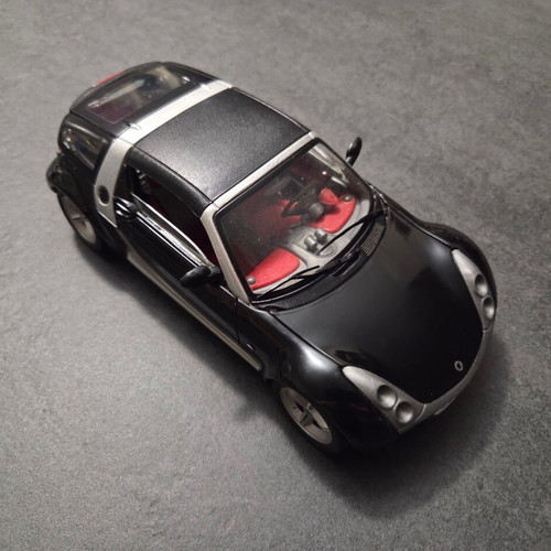 Burago Smart Roadster 2003 diecast metal model 1:18 used