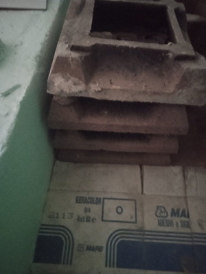 Cap for fireplace or grill used, set of four cement slabs
