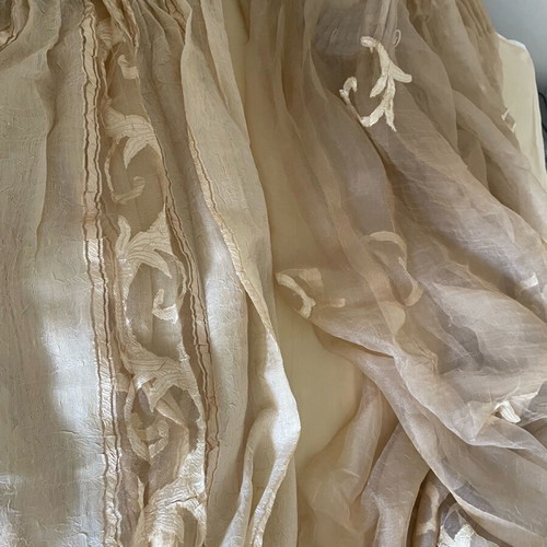 Silk curtain set like new, gold shade