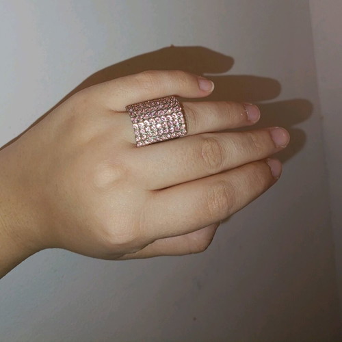 Marguerite ring used with sparkling pink zircon