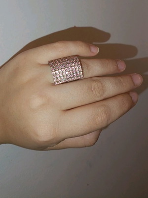 Marguerite ring used with sparkling pink zircon
