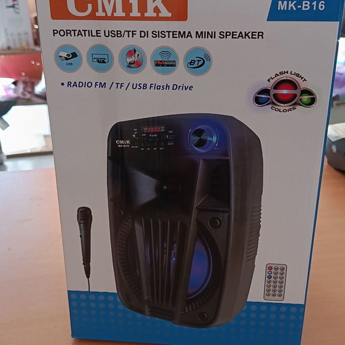 Speaker with microphone new, ideal for beach and karaoke
