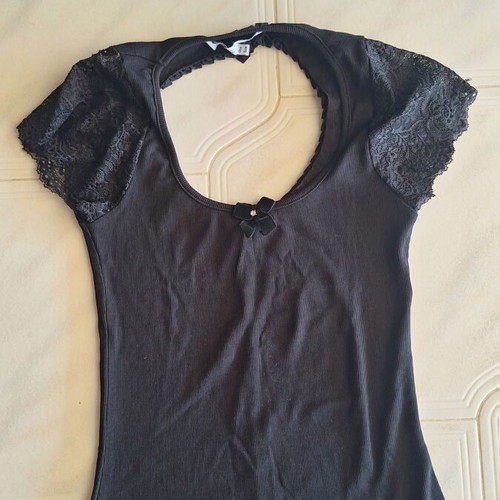 Zic Zac Black Top with Heart Back Opening like new