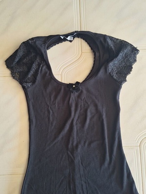 Zic Zac Black Top with Heart Back Opening like new