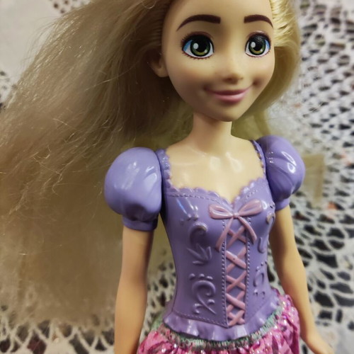 Disney Rapunzel doll used, Mattel, skirt not original