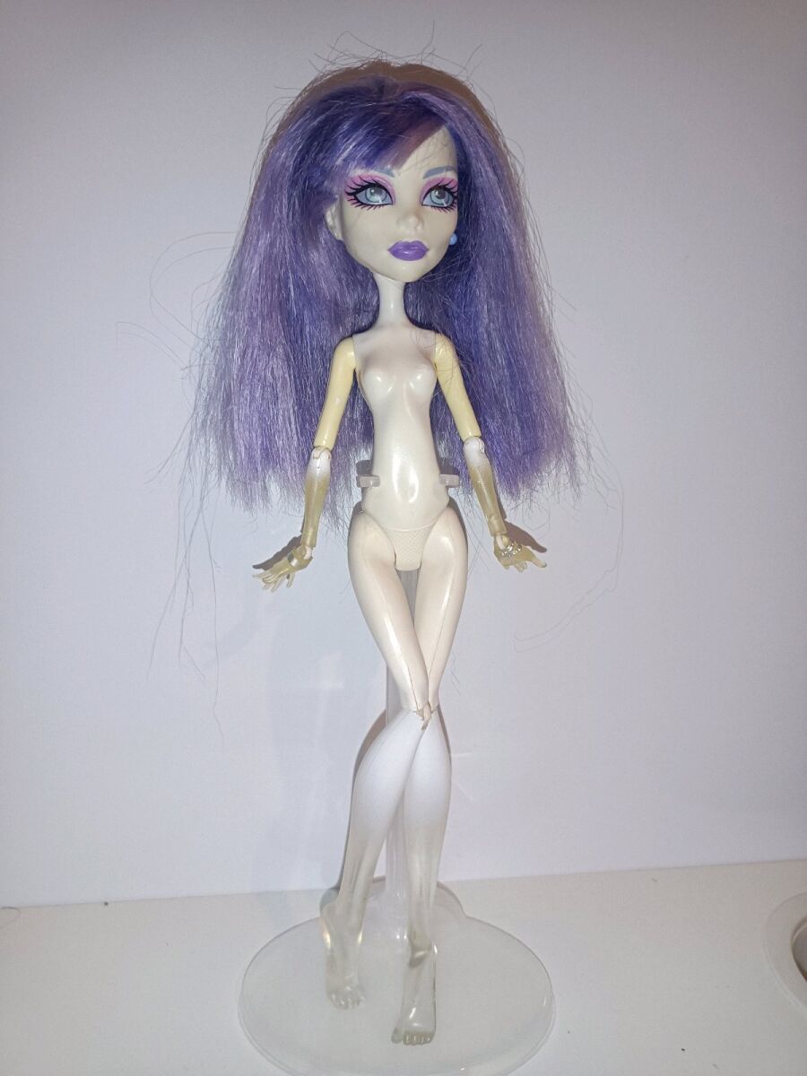 Monster High Spectra G1 doll used - € 14,00 - Vendora.cy
