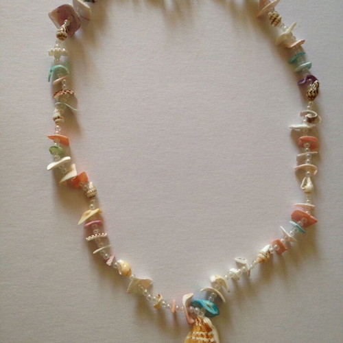 Necklace with shells and beads multicolored used, 60 cm