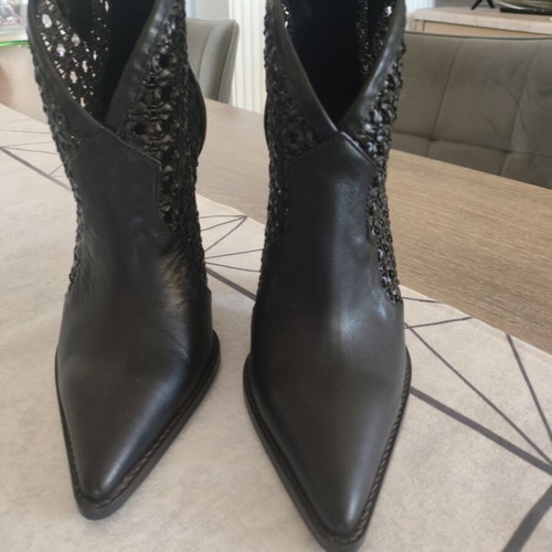 Tsakiris Mallas black ankle boots like new, 7 cm heel, size 39