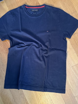 Tommy Hilfiger Navy Blue T-Shirt Medium Organic Cotton used