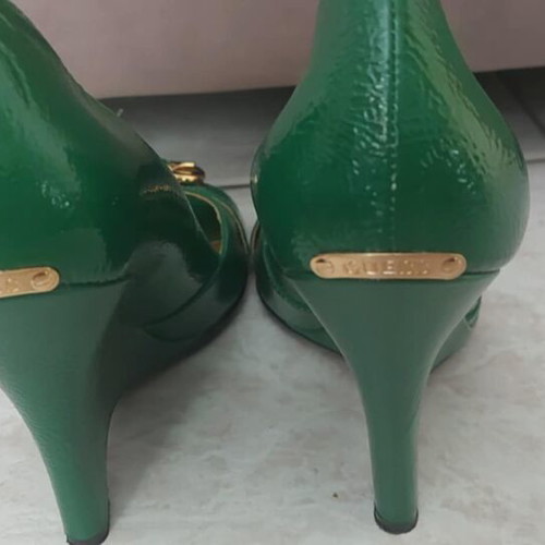 Guess green leather peep toe platform heels size 39 like new