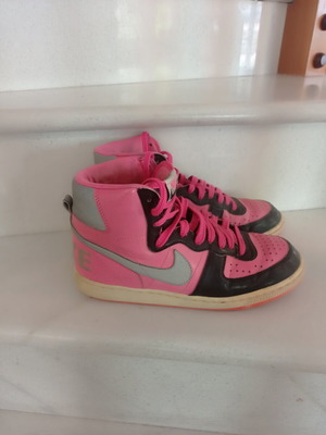 Nike ψηλοτάκουνα αθλητικά παπούτσια σαν καινούργιο, ροζ και ασημί