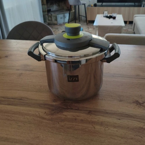 Izzy 8-liter stainless steel pressure cooker