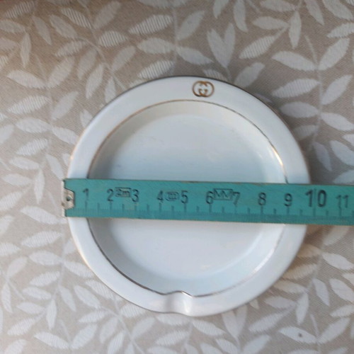 Gucci vintage ashtrays like new, collectible, round with gold decoration