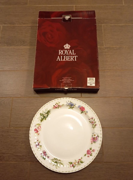 Чиния Royal Albert цветя месеци