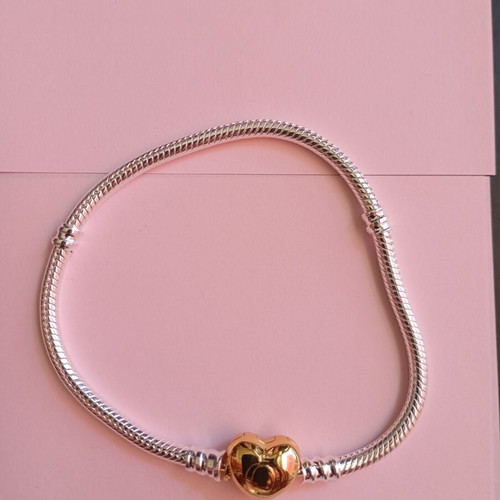 Pandora jewelry like new, silver color