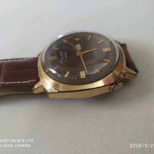 Poljot 17jewels wristwatch like new, gold tone, black dial