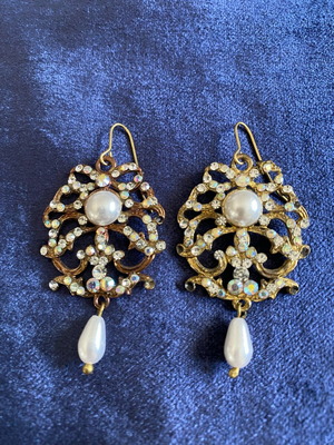Κρεμαστά σκουλαρίκια Accessorize καινούργια, χρυσαφί με κρύσταλλα και πέρλες