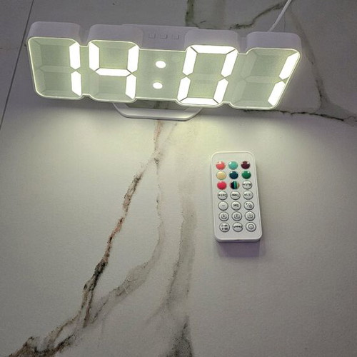 Digital clock like new with remote control and temperature display