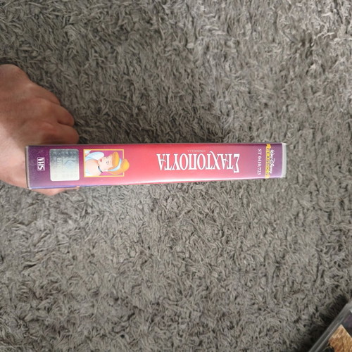 Cinderella Walt Disney Classics VHS like new, dubbed