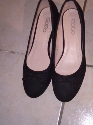 GoGo Shoes black suede pumps size 38 used with bow