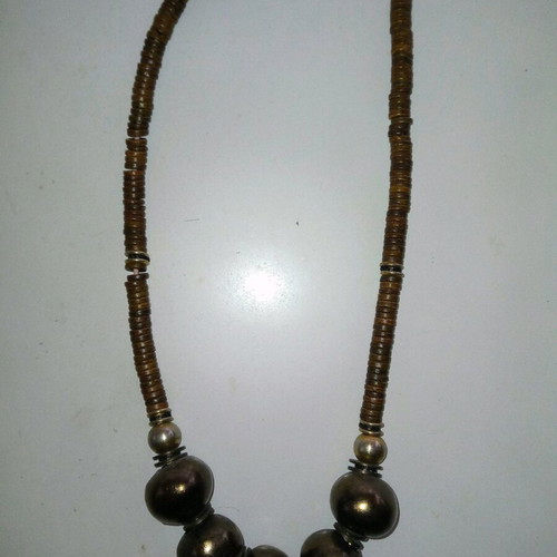 Bronze metal necklace like new, brown color